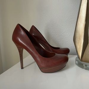 Jessica Simpson Brown Leather Round Toe Heels